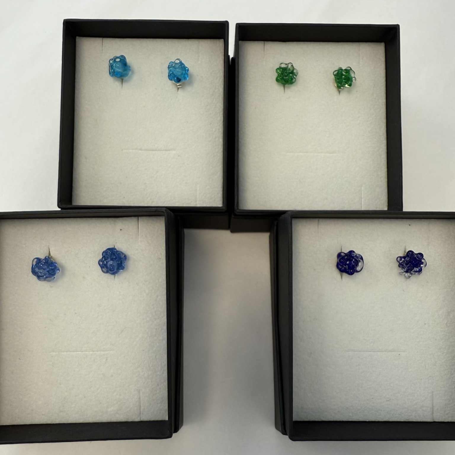 Ørepynt i glass: Dugg, studs